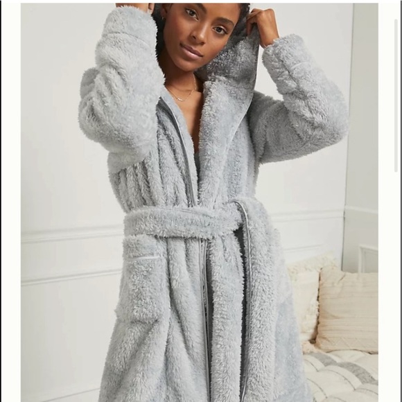 Extremely Soft & Cuddle Pretty Light_Grey Robe with Hoodie & Belt “Wake Up” - Picture 5 of 15